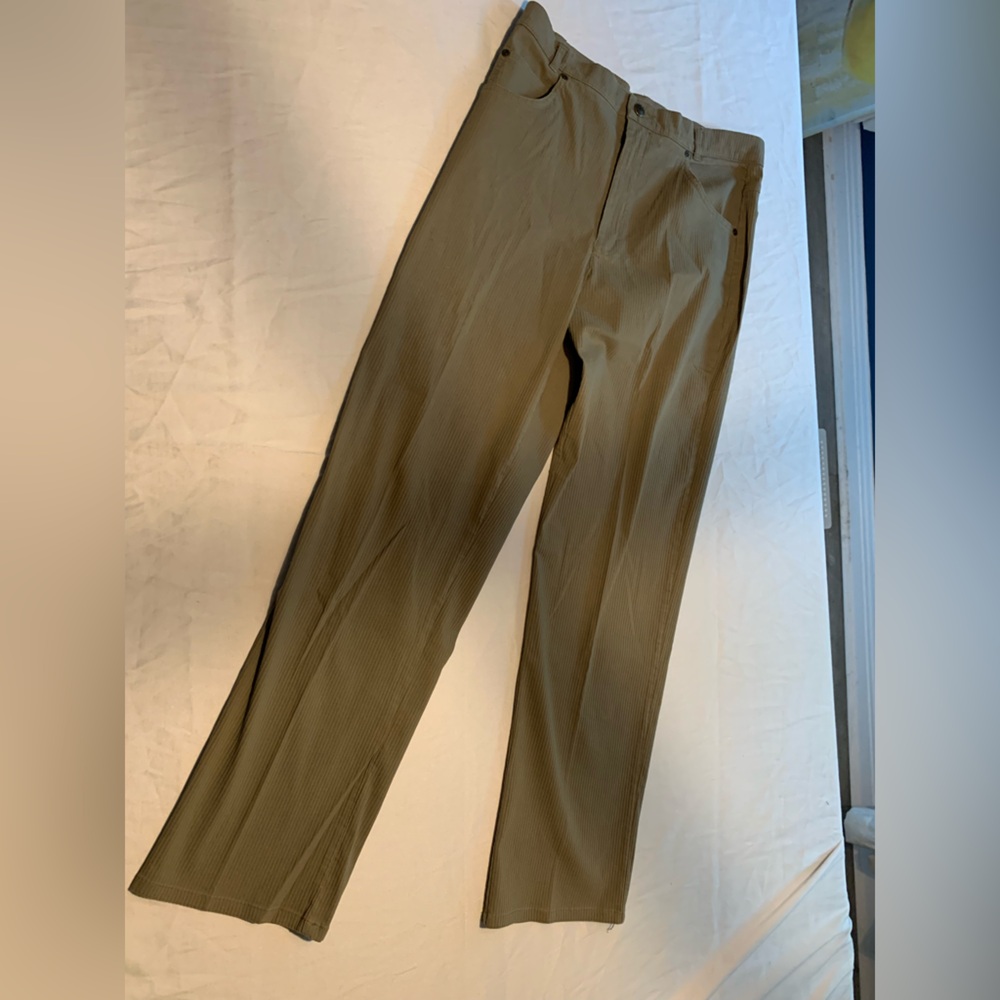 Chic Women's Tan Trousers